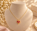Collier Feuille d'Érable doré en acier inoxydable